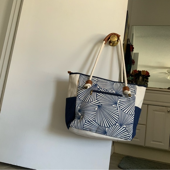Blue&white Caribbean Joe tote bag   Perfect condition .. used once - Picture 2 of 8